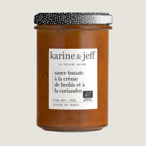 Tomatensaus met schapenroom en koriander