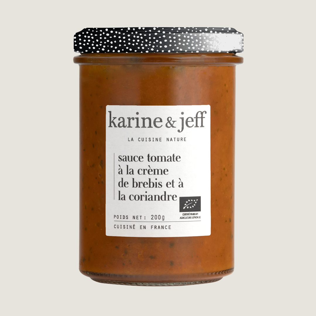 Tomatensaus met schapenroom en koriander