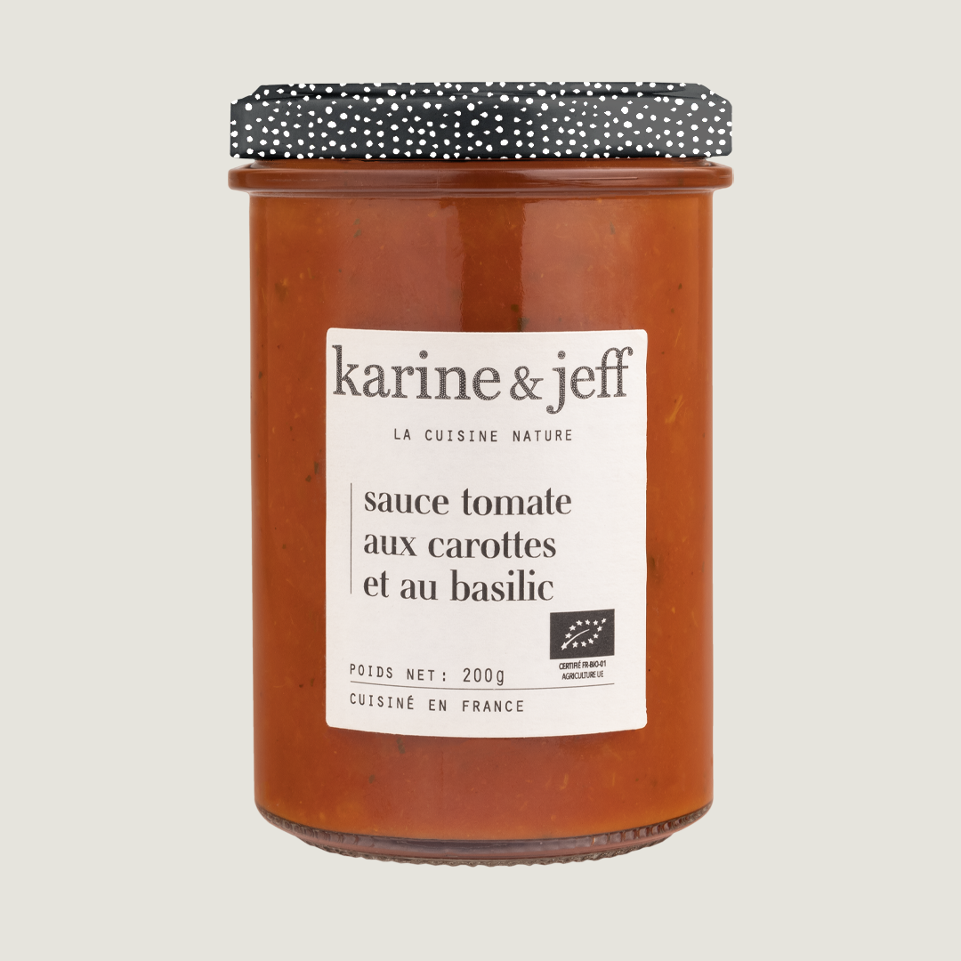 Tomatensaus met wortel en basilicum