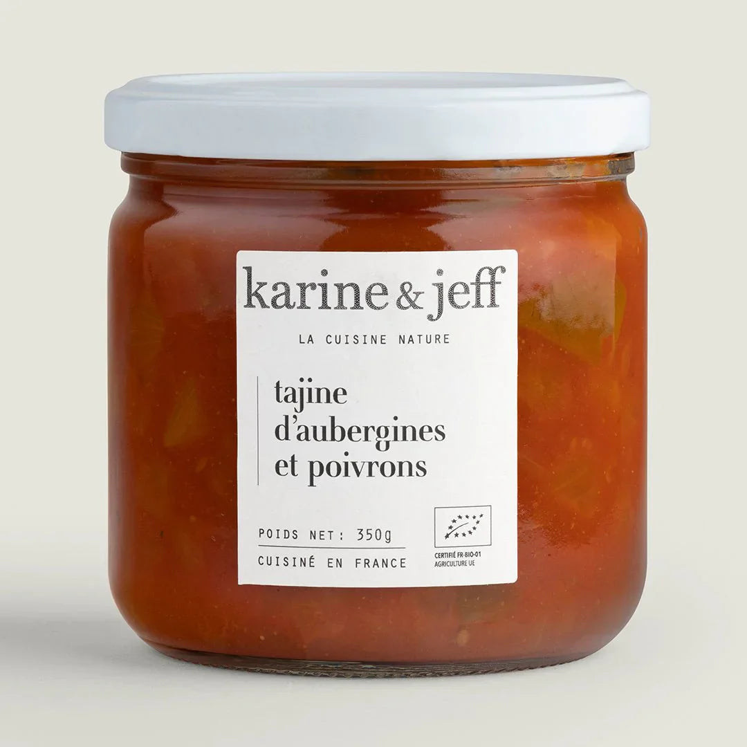 Receptidee: tajine van aubergine en paprika met couscous, rozijnen en verse kruiden
